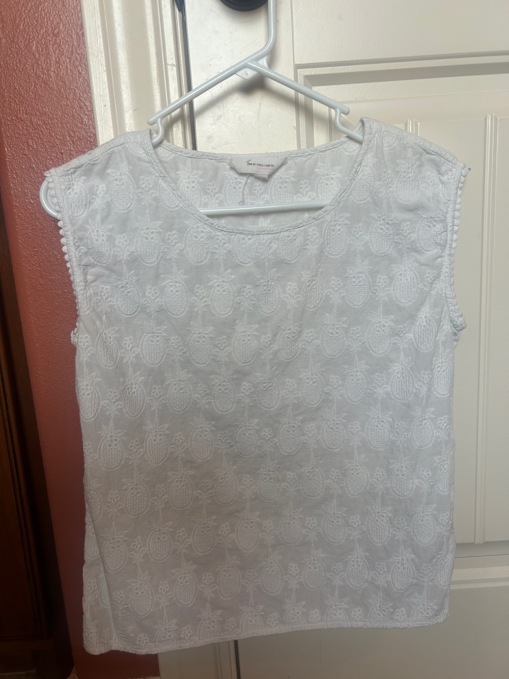 Two by Vince Camuto White Eyelet Sleeveless Camisole